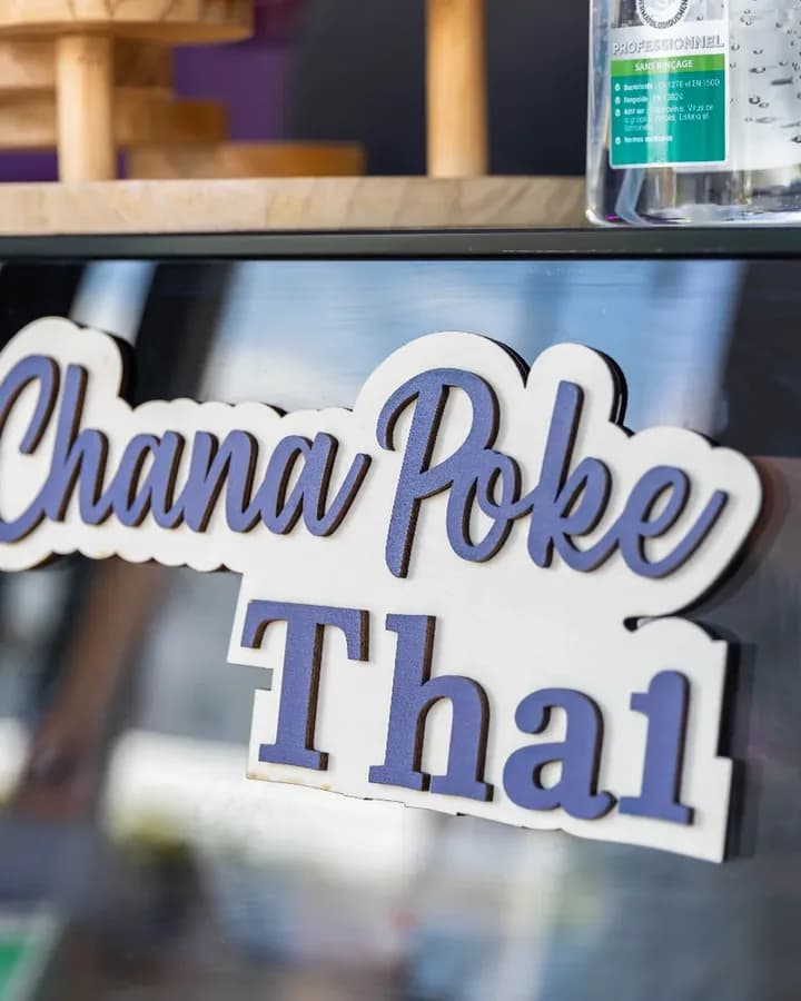 Le comptoir du bar à bubble tea Chana Thai Tea installé pour un événement
