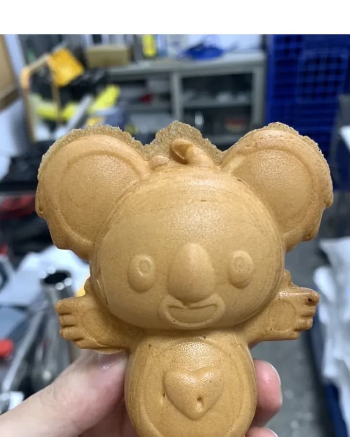 Gaufre mochi koala et bubble tea servis pour un goûter d’anniversaire