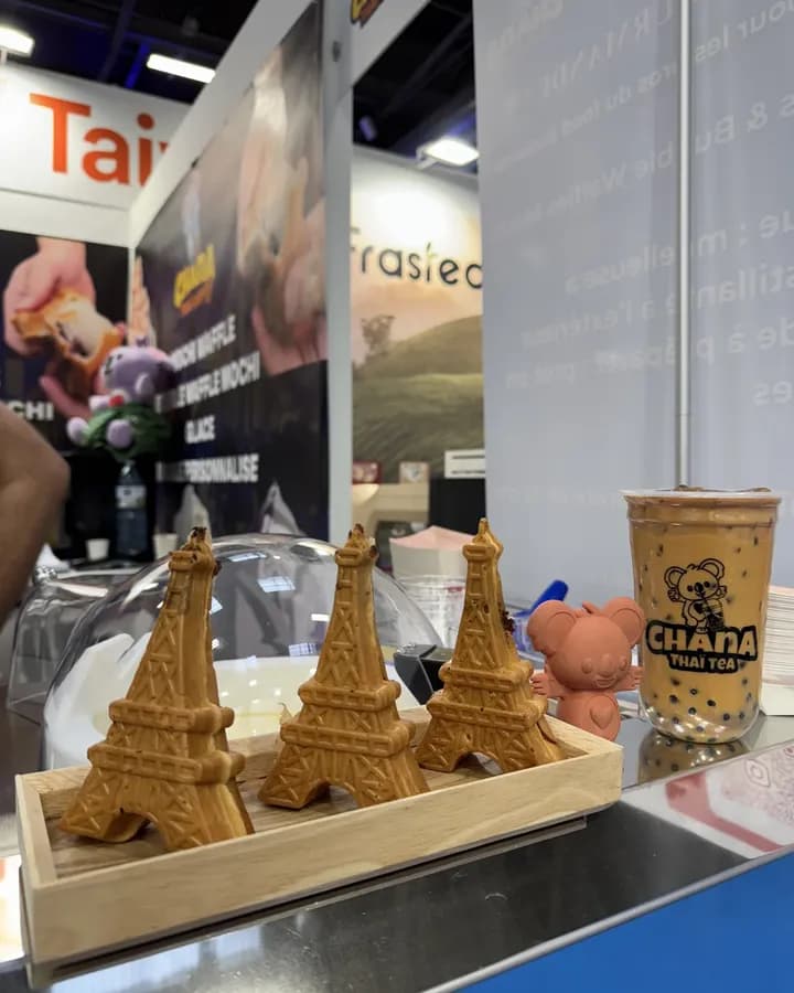 Le stand Chana Thai Tea et ses gaufres tour Eiffel sur un événement